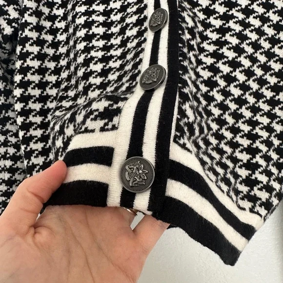 Cyrus Classic Black & White Houndstooth Cardigan Sweater - Picture 5 of 6